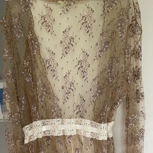 Perfect for the holidays! Who doesn’t like gold lace?